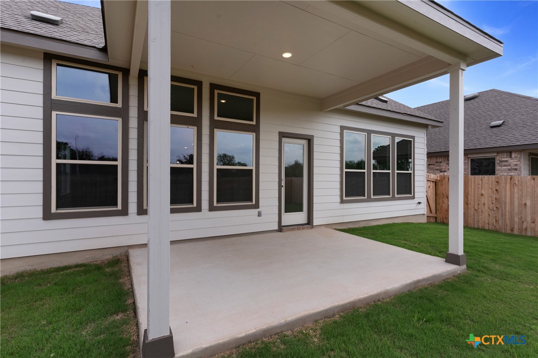 931 Creek Bed Drive Property Photo 3
