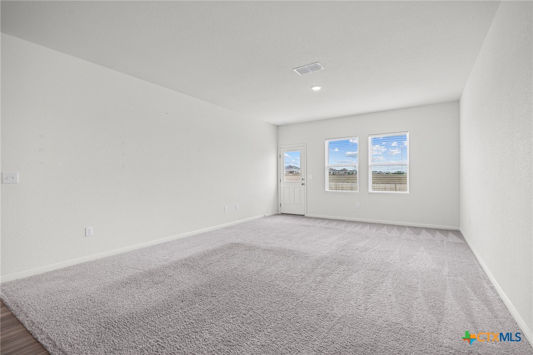 231 Enforcer Loop Property Photo 9
