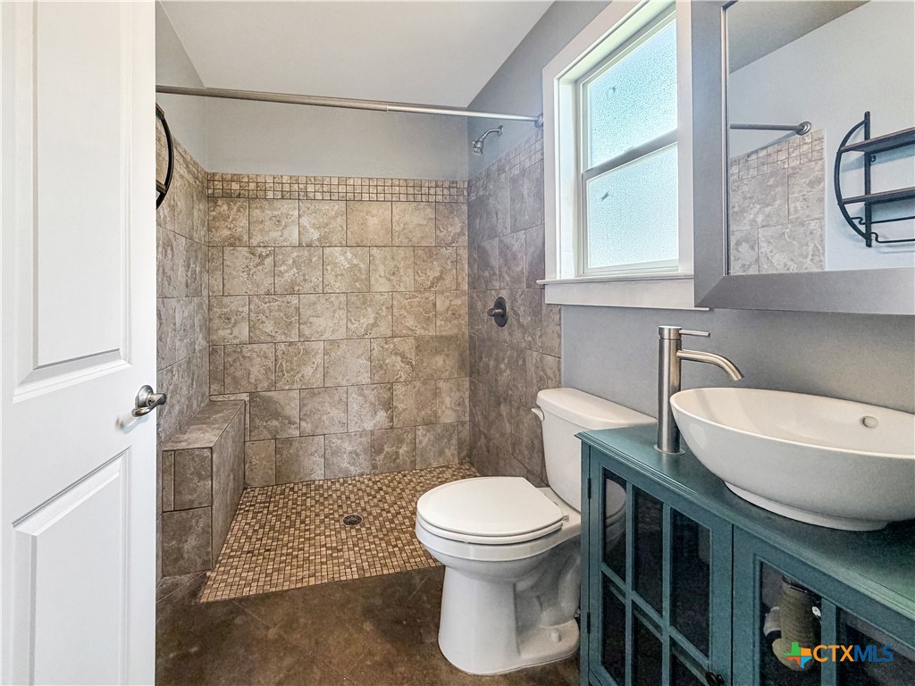 1248 Honor Lane Property Photo 6