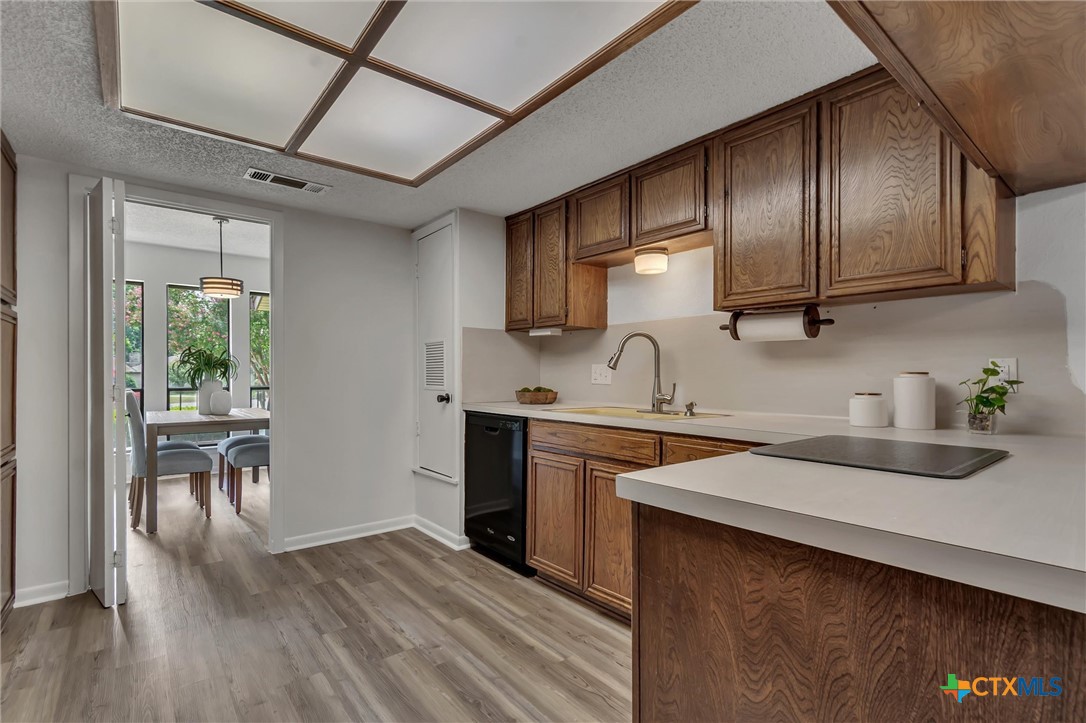 1610 Karen Cove Property Photo 16