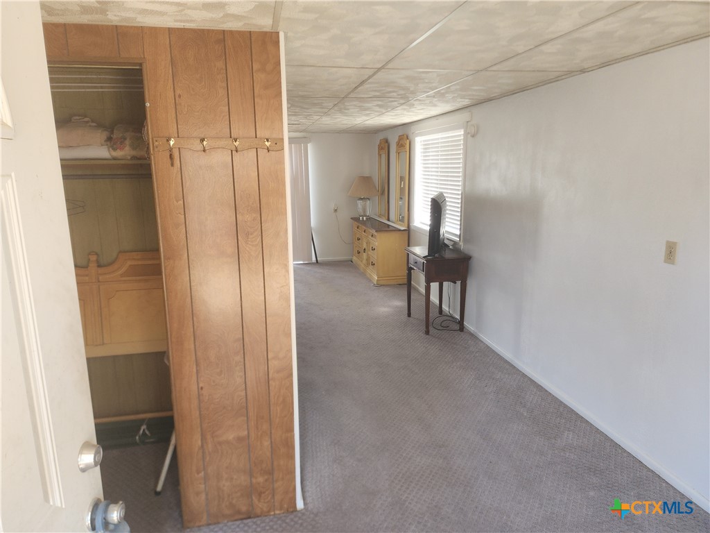 111 Valley View Property Photo 6