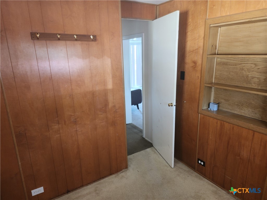 111 Valley View Property Photo 10