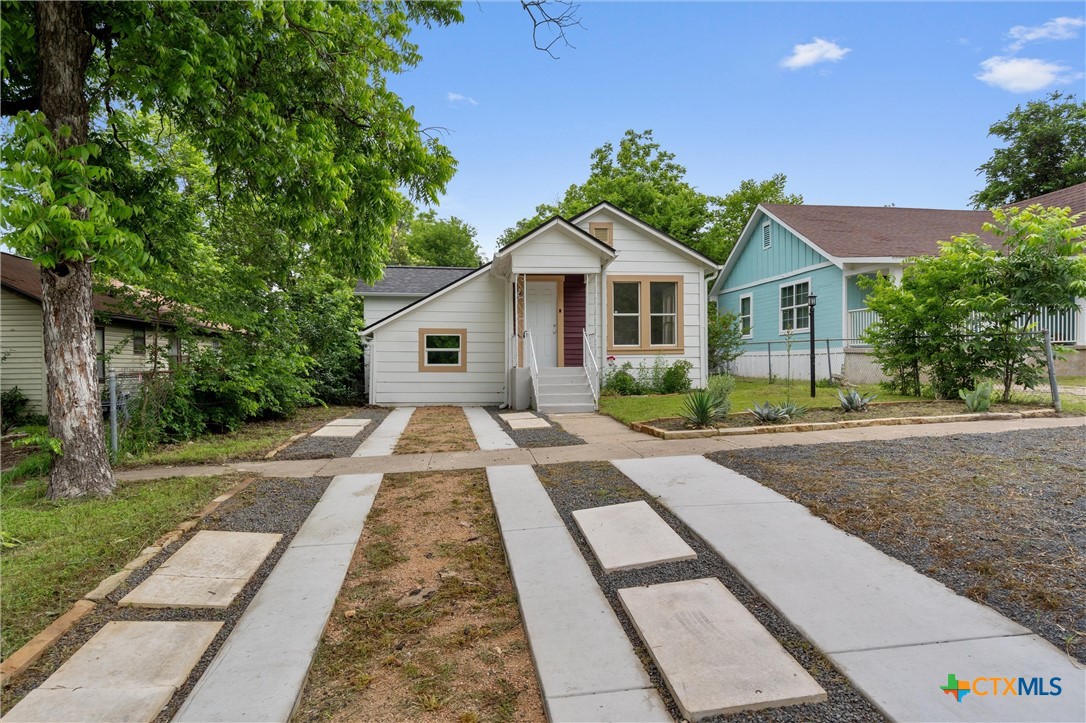 716 E Avenue A Property Photo 1