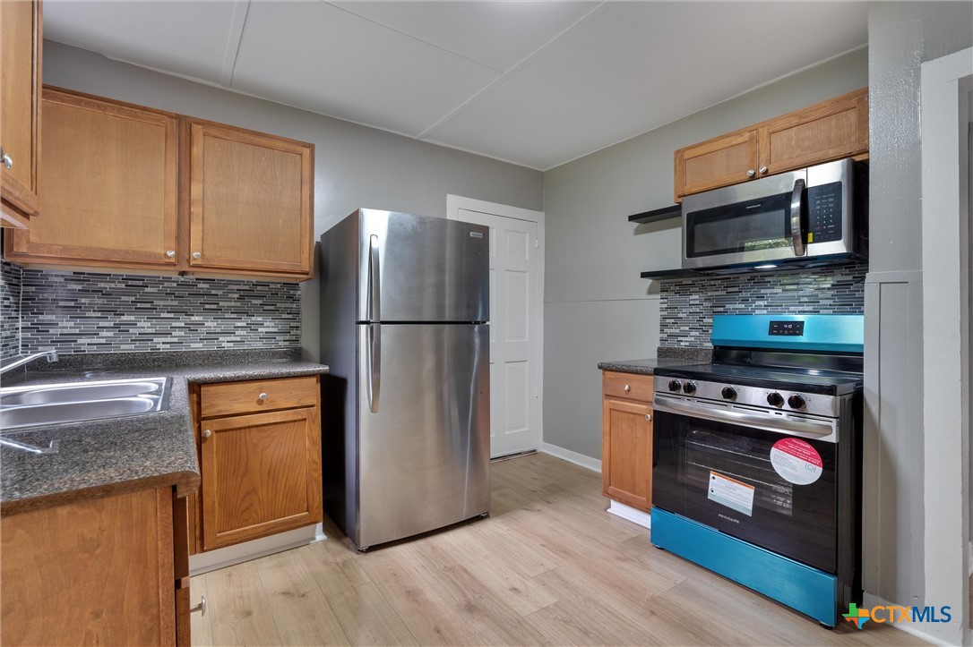 716 E Avenue A Property Photo 11