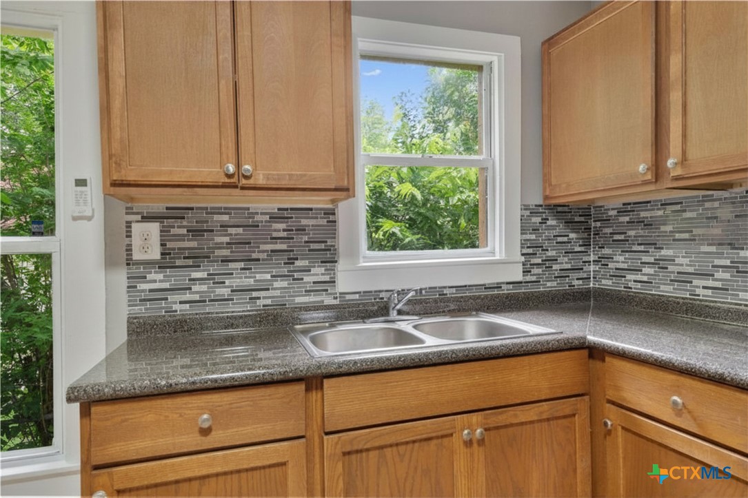 716 E Avenue A Property Photo 14