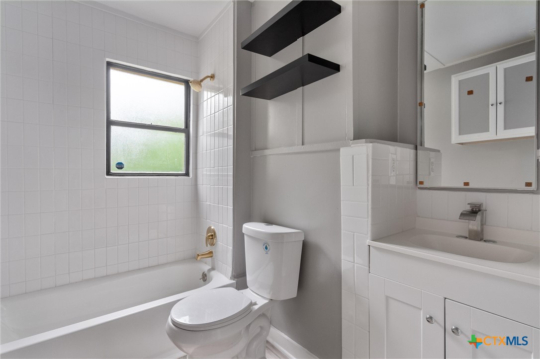 716 E Avenue A Property Photo 18