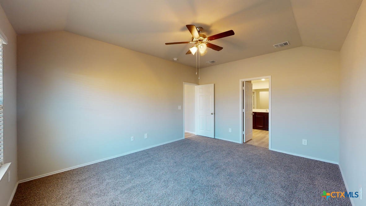 536 Hector Loop Property Photo 16