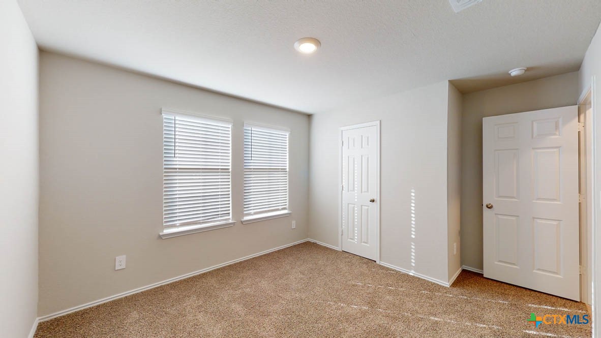 536 Hector Loop Property Photo 21