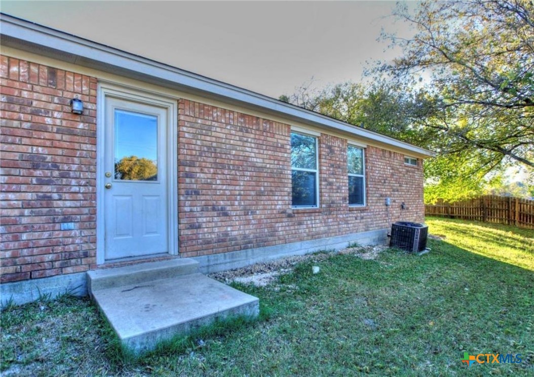 301 Jeff Gordon Drive Property Photo 6