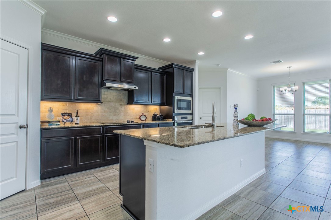 7010 Crystal Valley Drive Property Photo 11