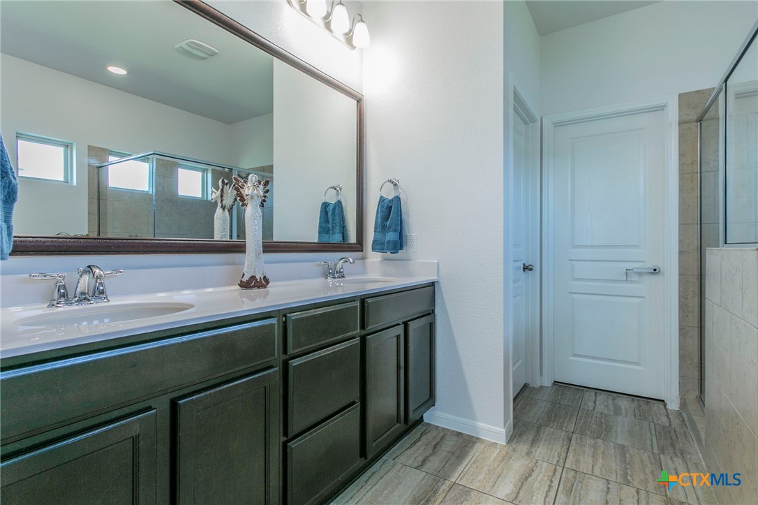 7010 Crystal Valley Drive Property Photo 15