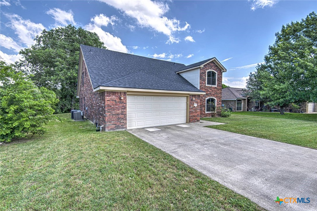 3905 Maid Marian Circle Property Photo 3