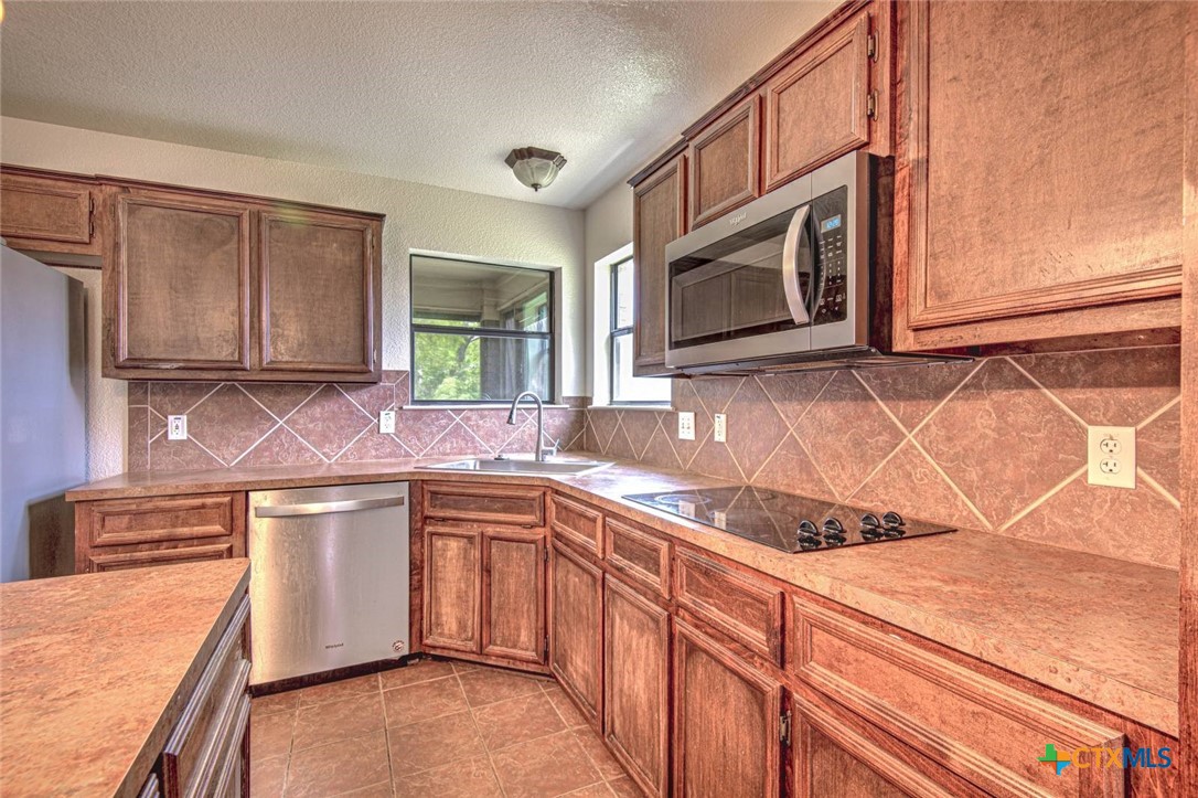 3905 Maid Marian Circle Property Photo 18