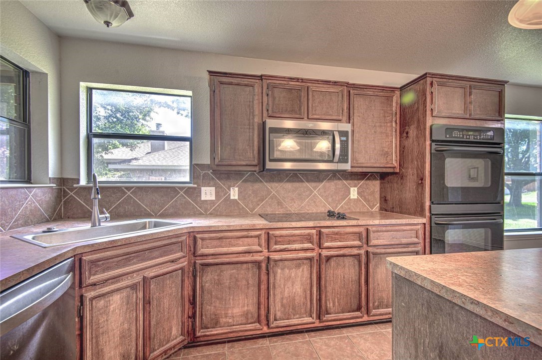 3905 Maid Marian Circle Property Photo 19