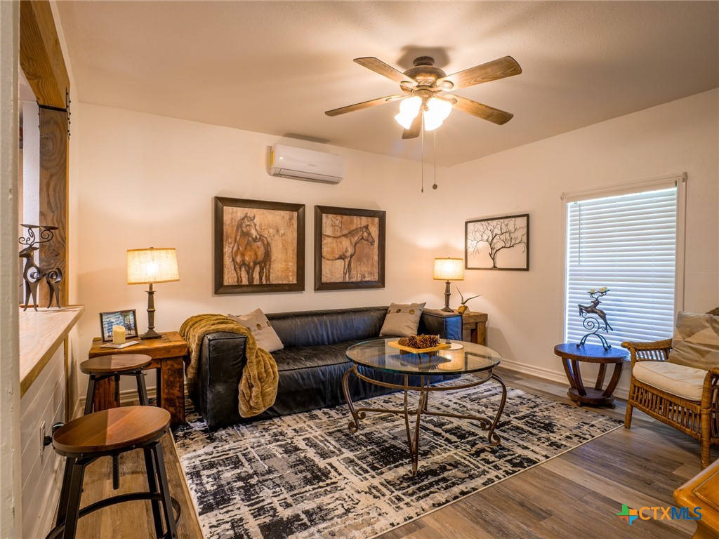 103 N Avenue Q Property Photo 6
