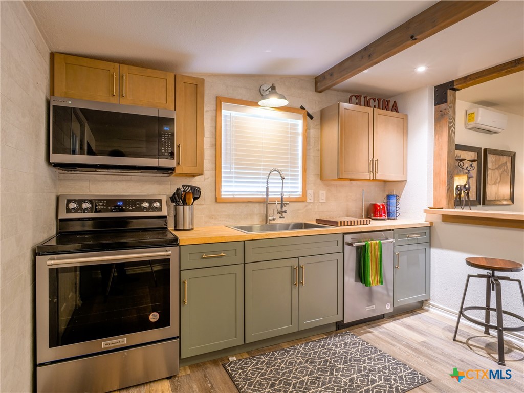 103 N Avenue Q Property Photo 12