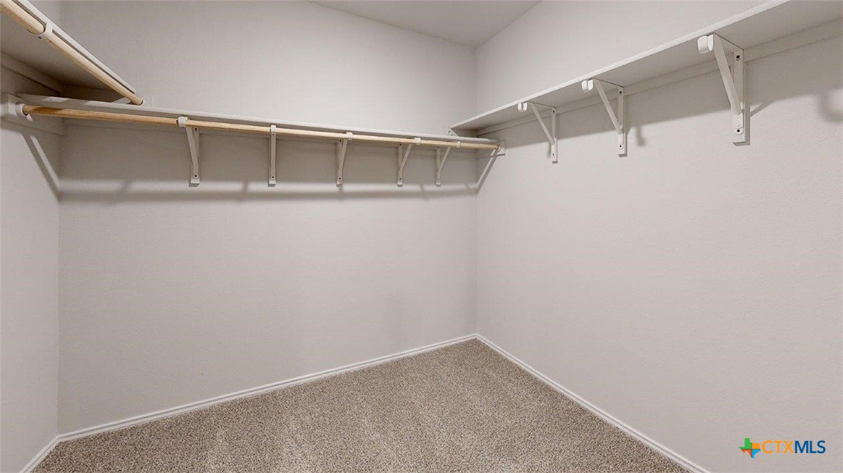 557 Hector Loop Property Photo 33