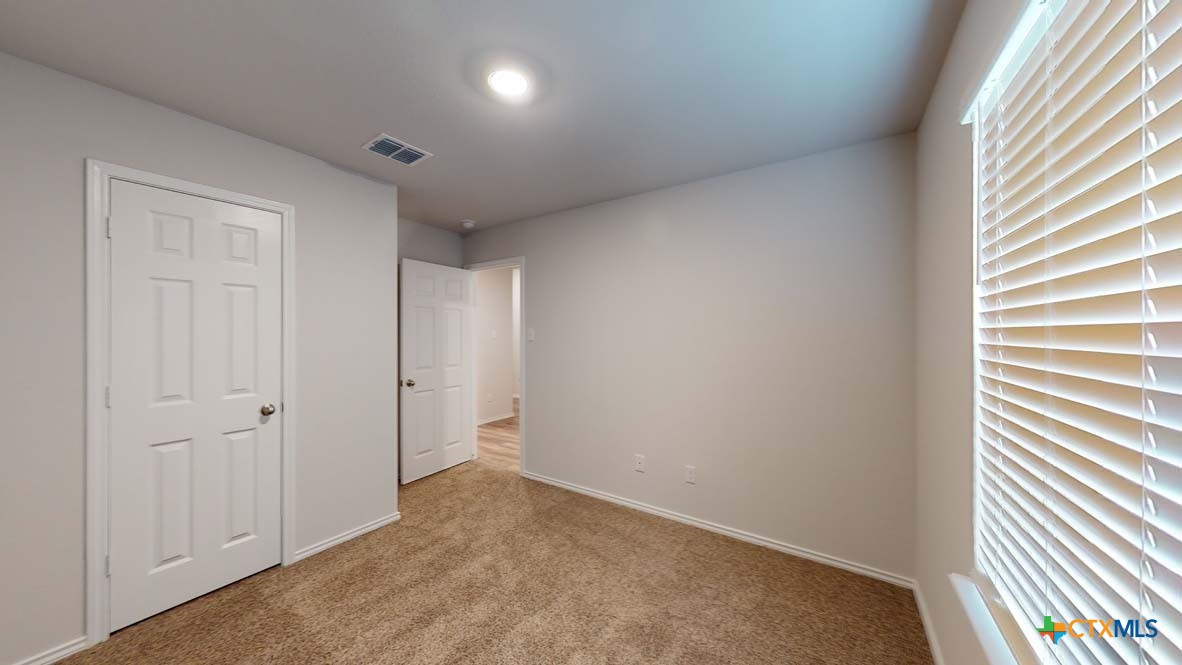 553 Hector Loop Property Photo 15