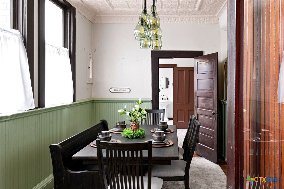 200 E Clark Street Property Photo 7