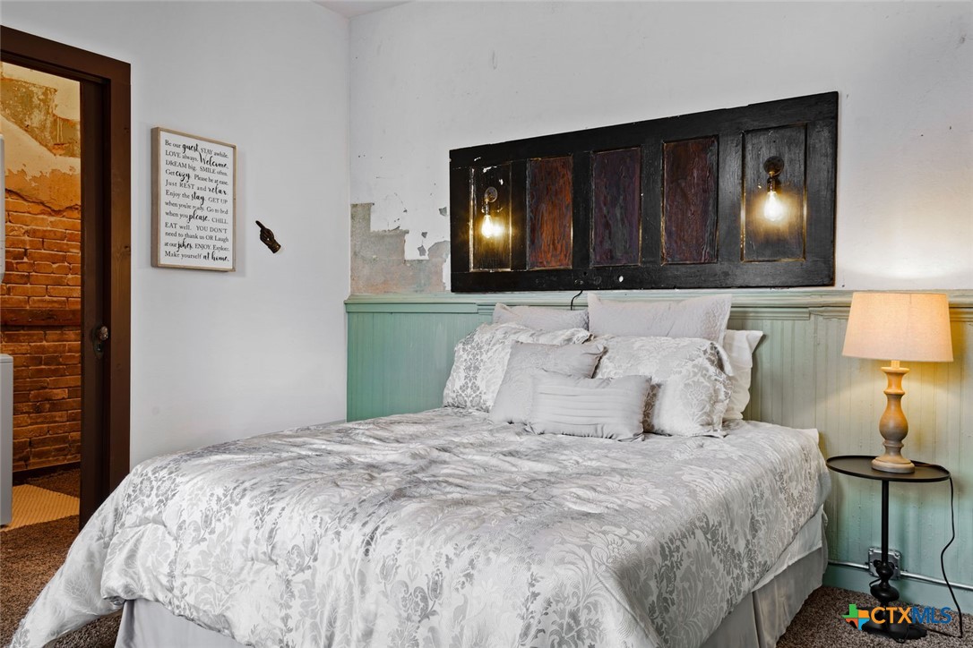 200 E Clark Street Property Photo 8