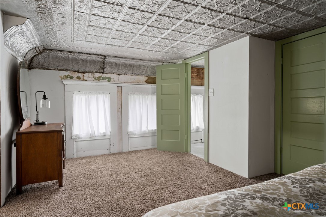 200 E Clark Street Property Photo 10