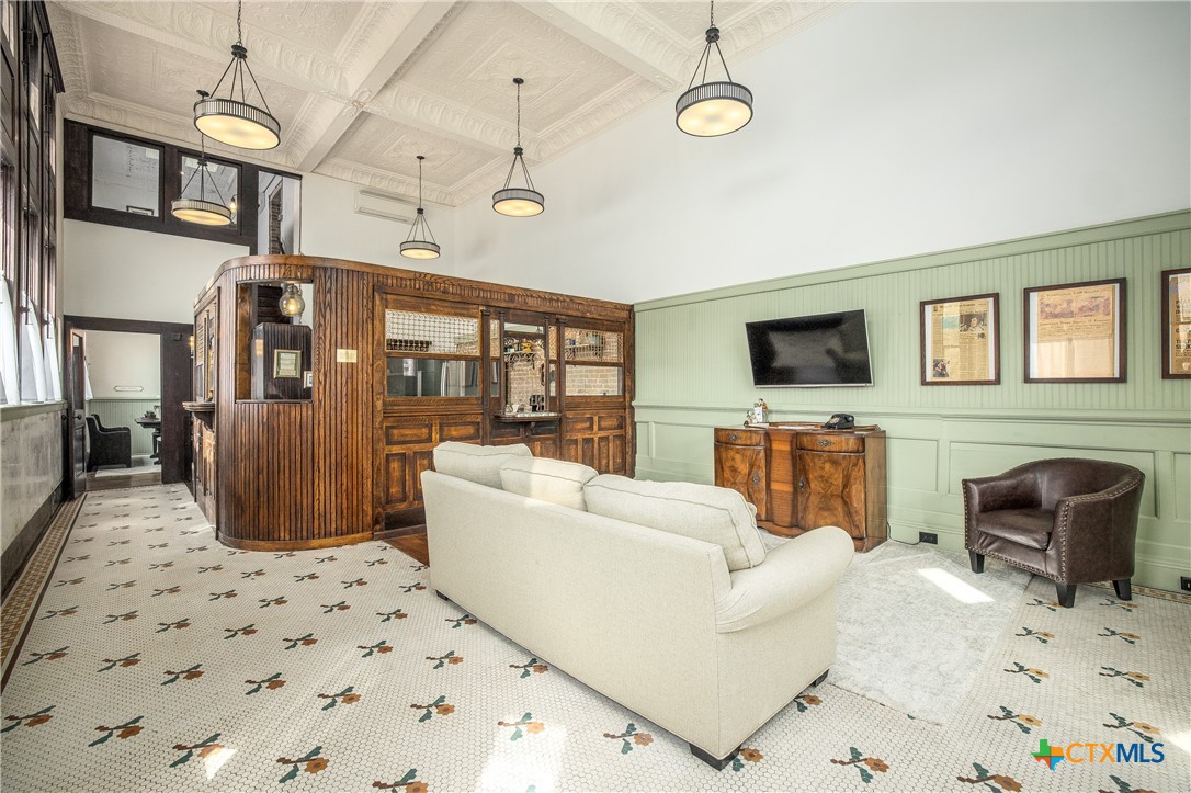 200 E Clark Street Property Photo 15