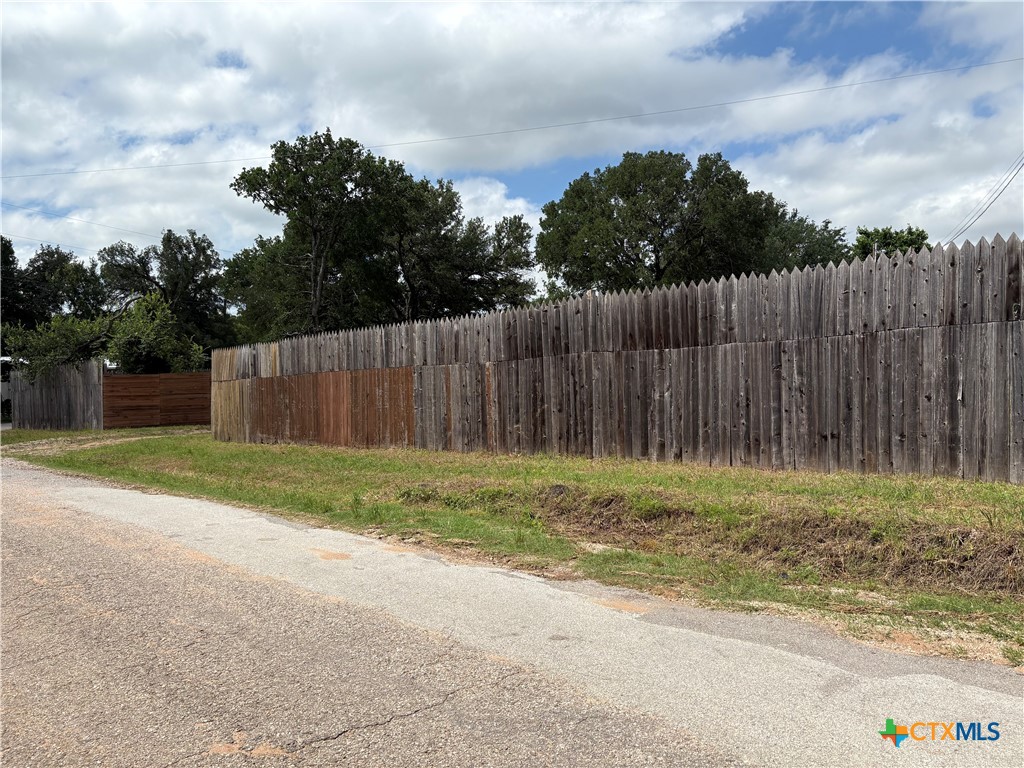 113 Deer Springs Dr. Property Photo 23