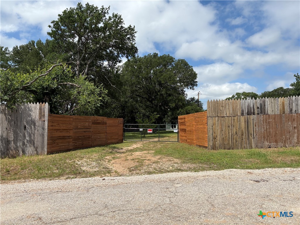 113 Deer Springs Dr. Property Photo 24