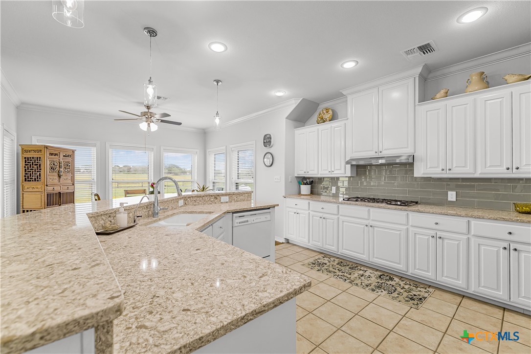 230 Dewberry Lane Property Photo 8