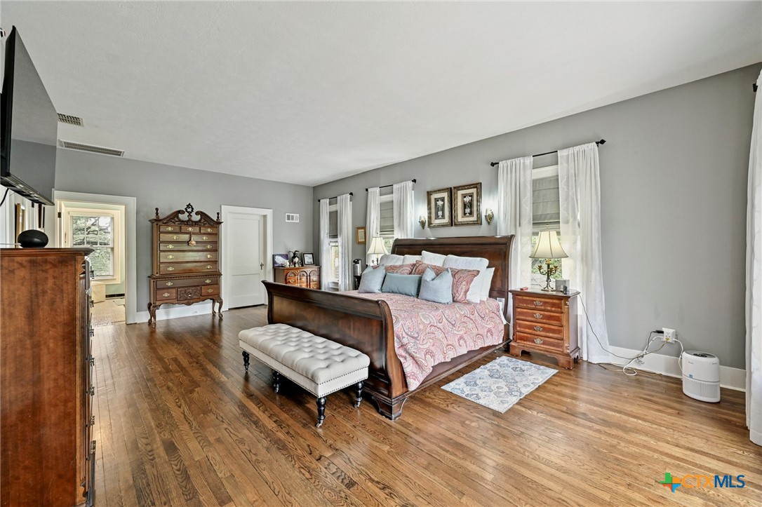 403 E Bowie Street Property Photo 22