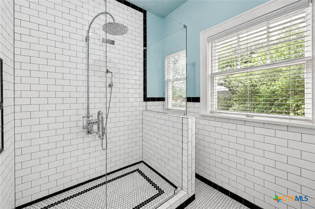 403 E Bowie Street Property Photo 29