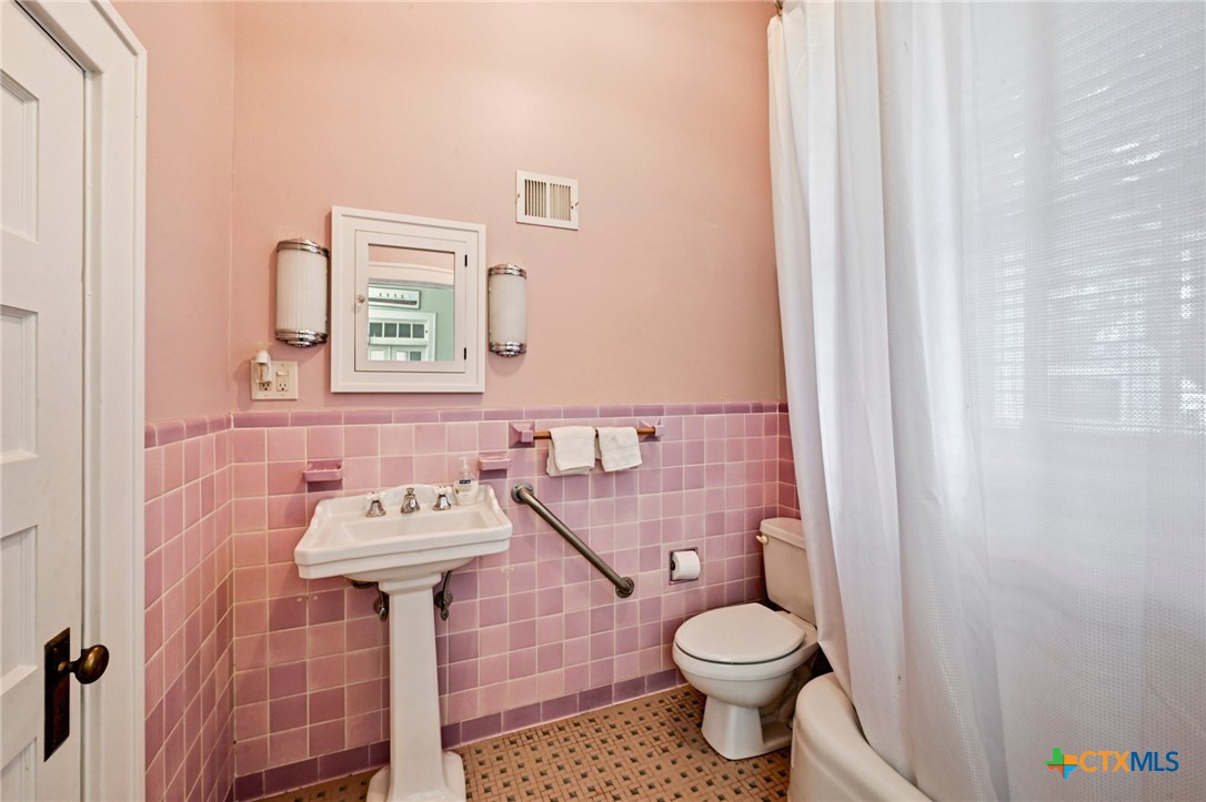 403 E Bowie Street Property Photo 31