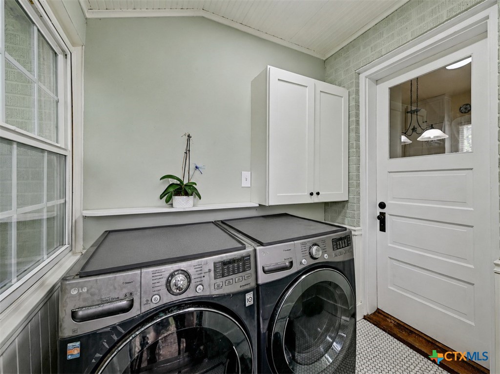 403 E Bowie Street Property Photo 38