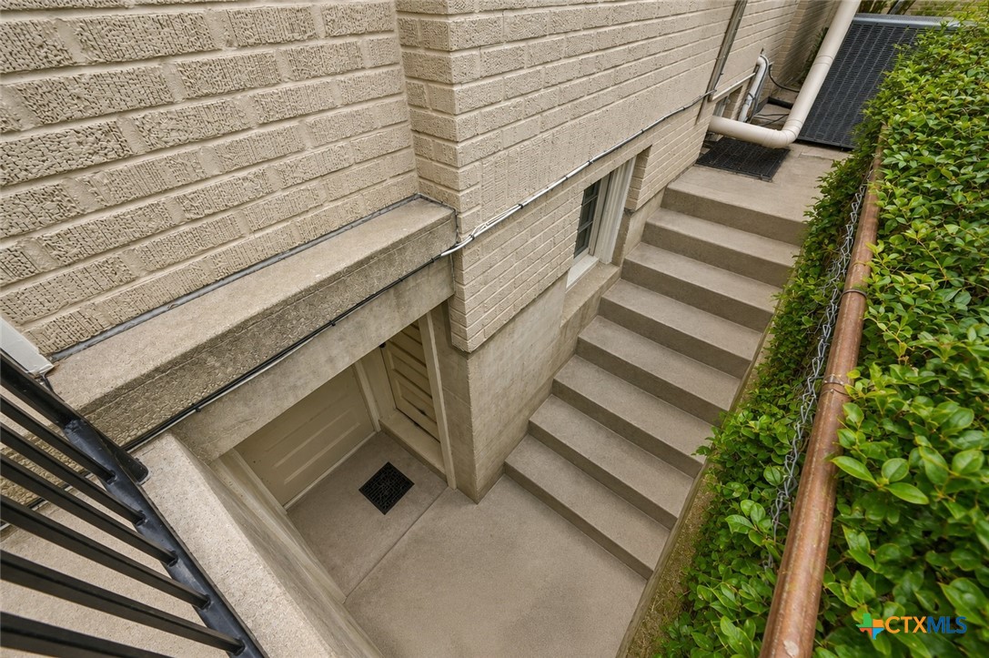 403 E Bowie Street Property Photo 44