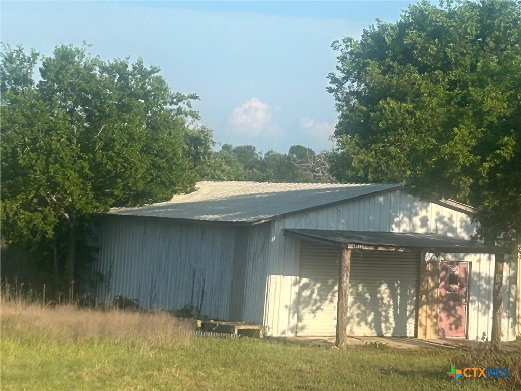 13495 N Interstate Hwy 35 Property Photo 1