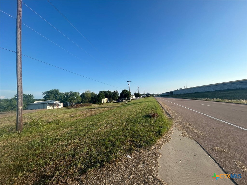 13495 N Interstate Hwy 35 Property Photo 3