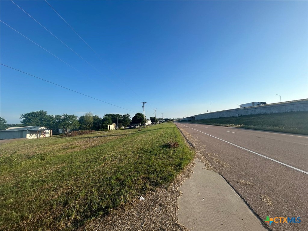 13495 N Interstate Hwy 35 Property Photo 5
