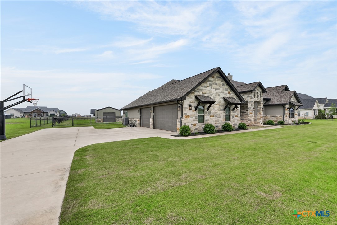 412 Farmstead Drive Property Photo 3