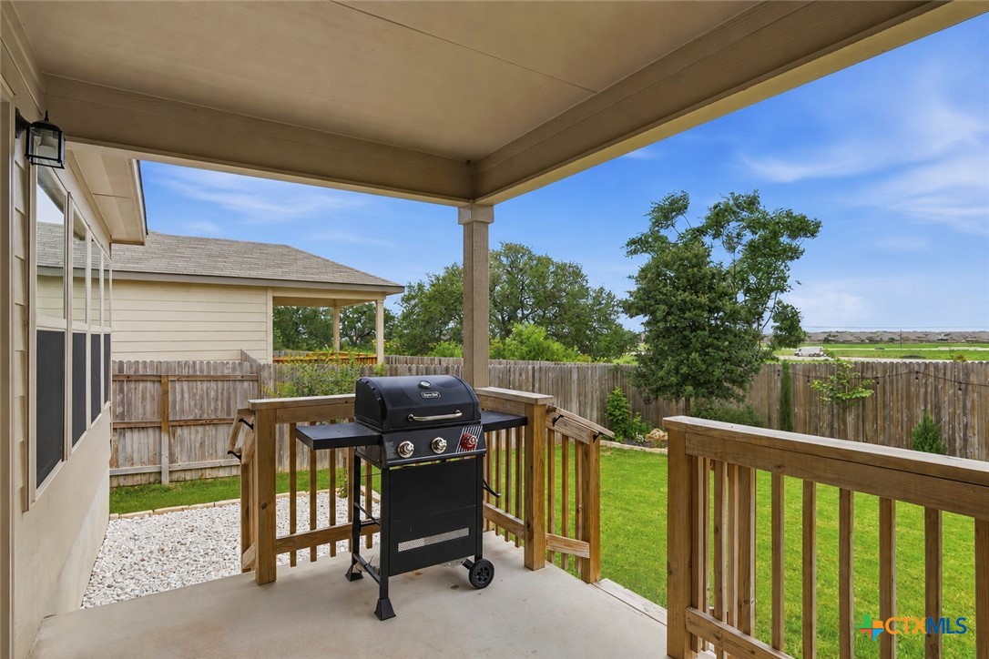 2905 Greenbriar Property Photo 4
