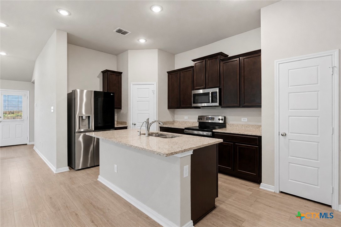 2905 Greenbriar Property Photo 11