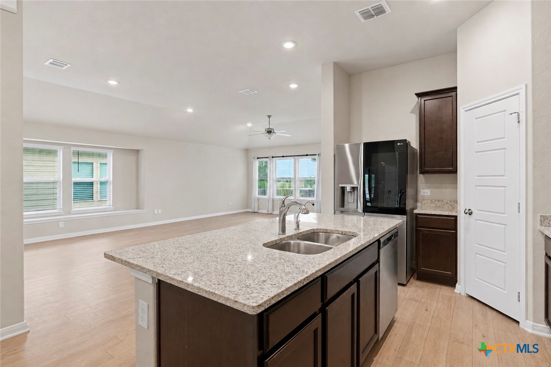 2905 Greenbriar Property Photo 12