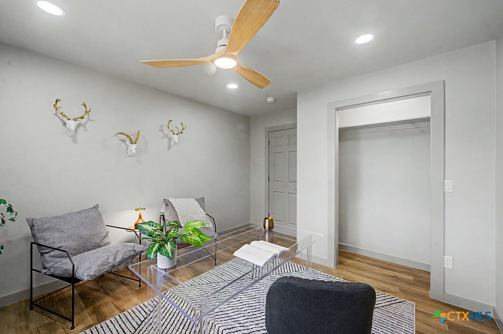 200 E Meadow Lane Property Photo 21
