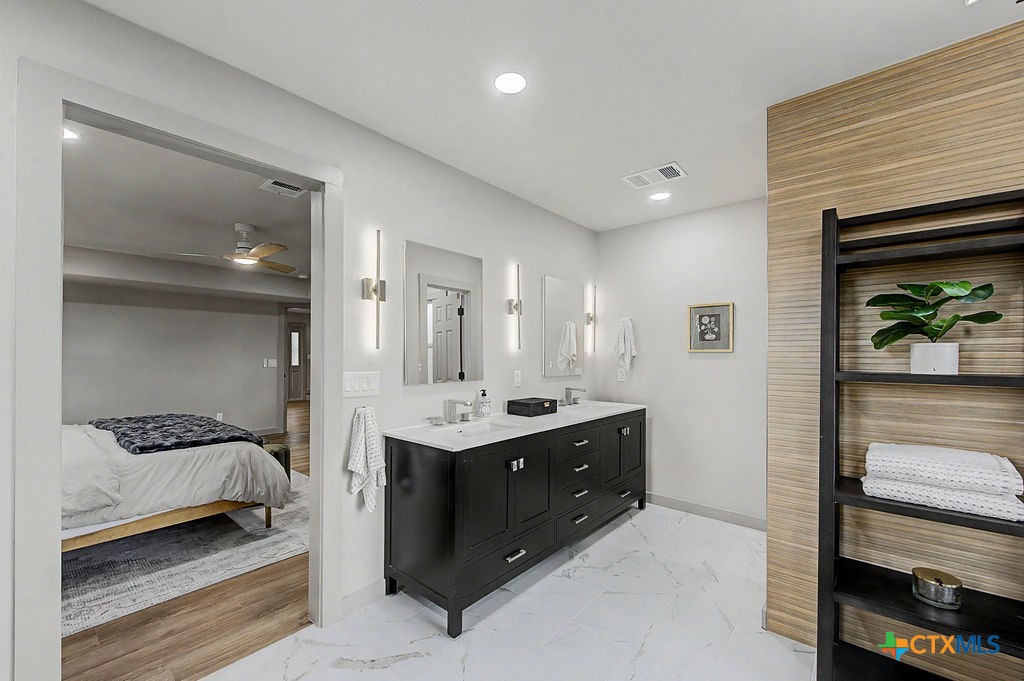 200 E Meadow Lane Property Photo 29