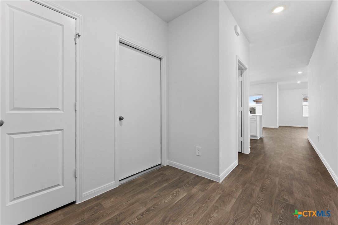 211 Las Lomas Drive Property Photo 2