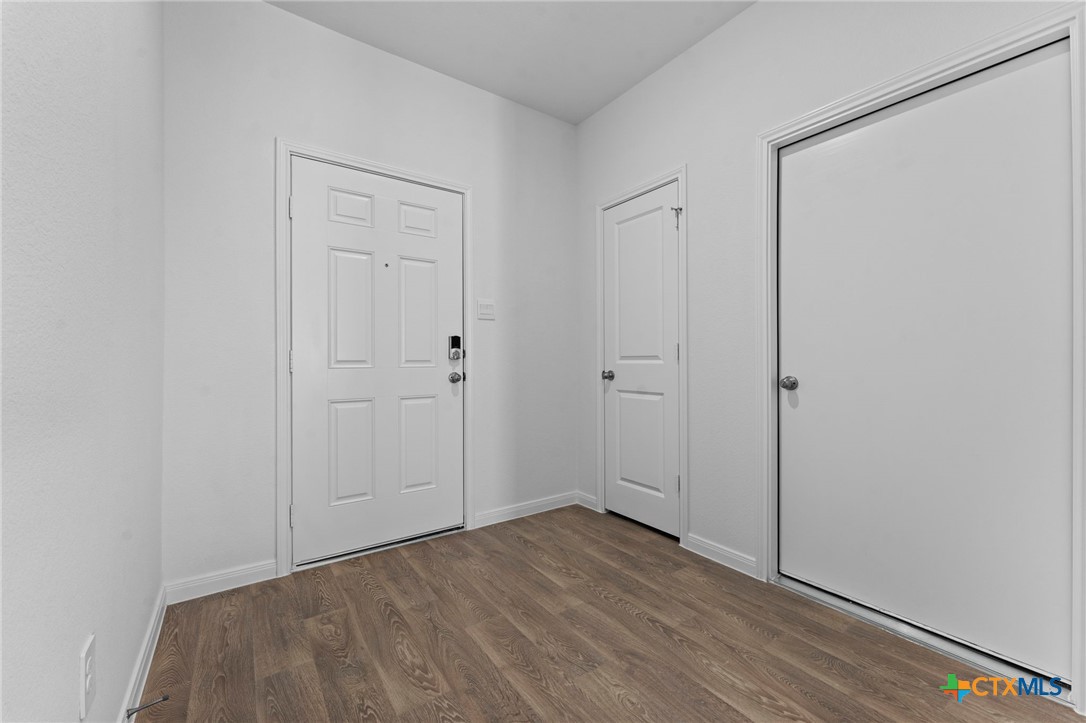 211 Las Lomas Drive Property Photo 3