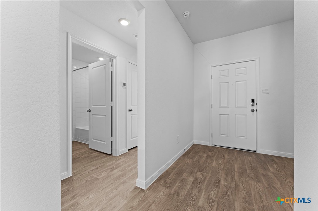 211 Las Lomas Drive Property Photo 4