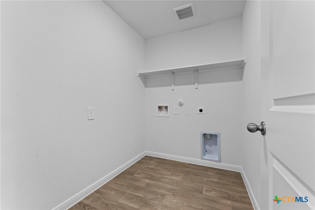 211 Las Lomas Drive Property Photo 10