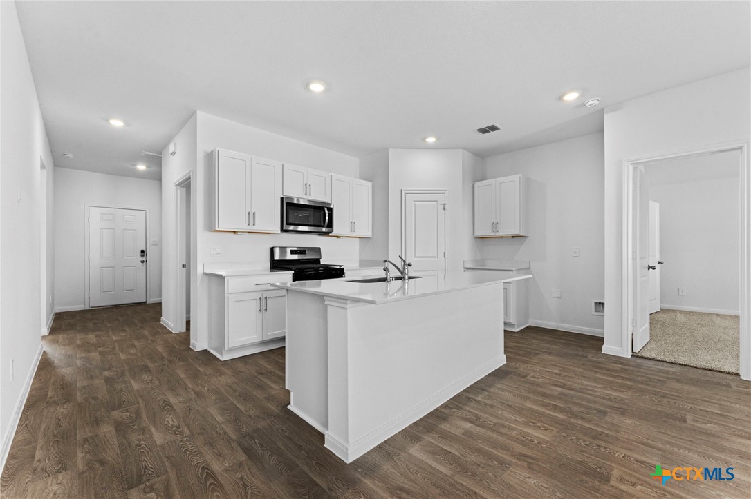 211 Las Lomas Drive Property Photo 12