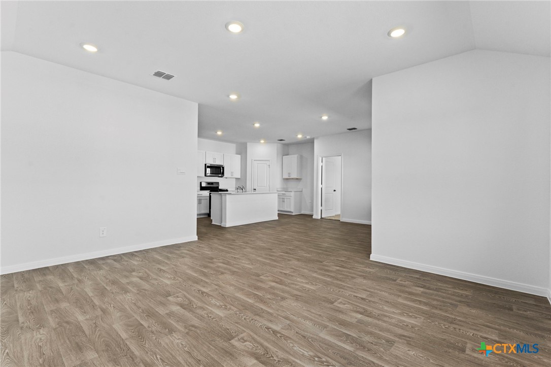 211 Las Lomas Drive Property Photo 18