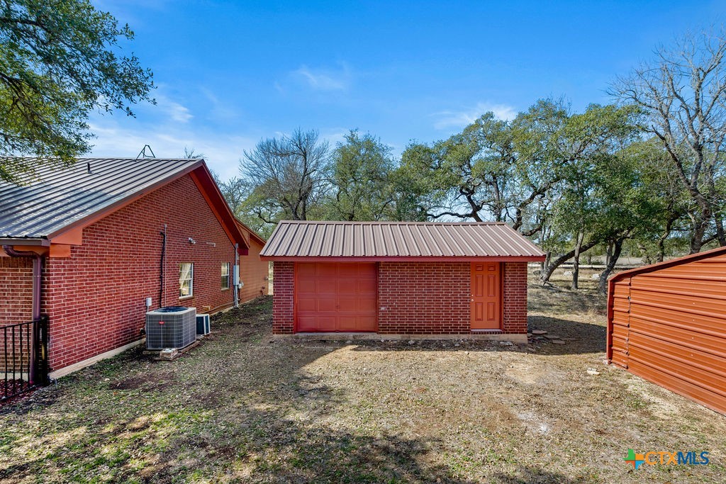 2795 W Highway 290 Property Photo 29